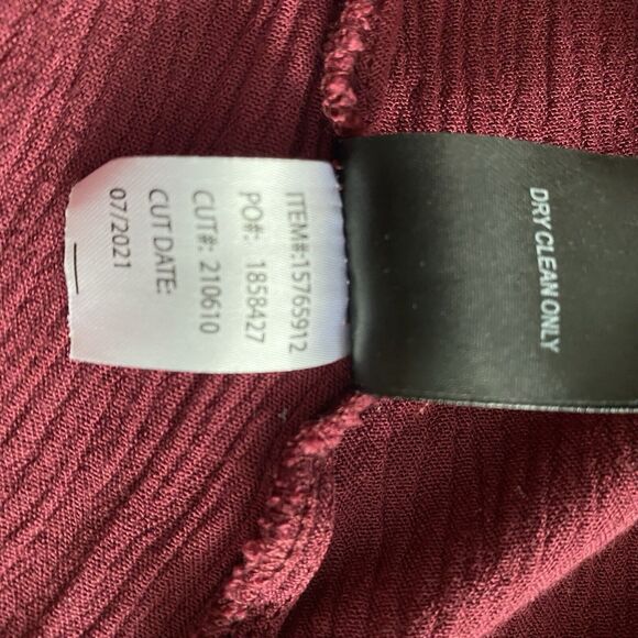 Torrid  Flowy Top, 3/4 sleeve with lace detail Maroon Size 2 - Picture 7 of 16